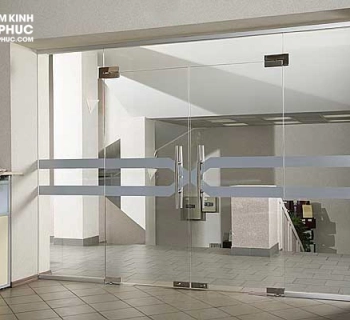 <p style="text-align: center;"><strong>Cửa K&iacute;nh Cường Lực</strong></p>